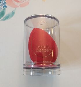 Beauty Blender Red Makeup Sponge